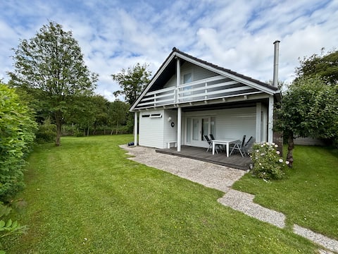 Julianadorp vacation home by the sea with garden