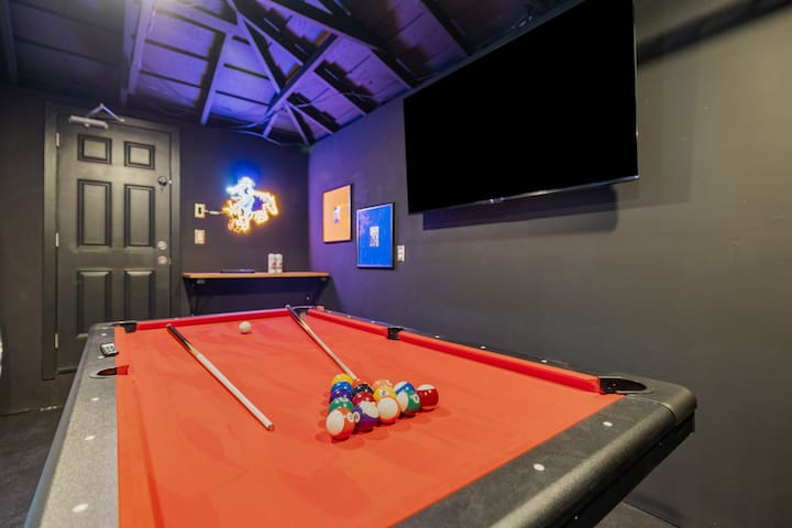 Gathering OASIS | ALL KING BEDS | Pool | Game Room gallery image 2