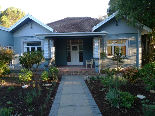 “Vredelust”. Perfectly situated Arts & Crafts gem. gallery image 2