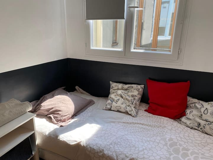 Chambre individuel au niveau du salon
