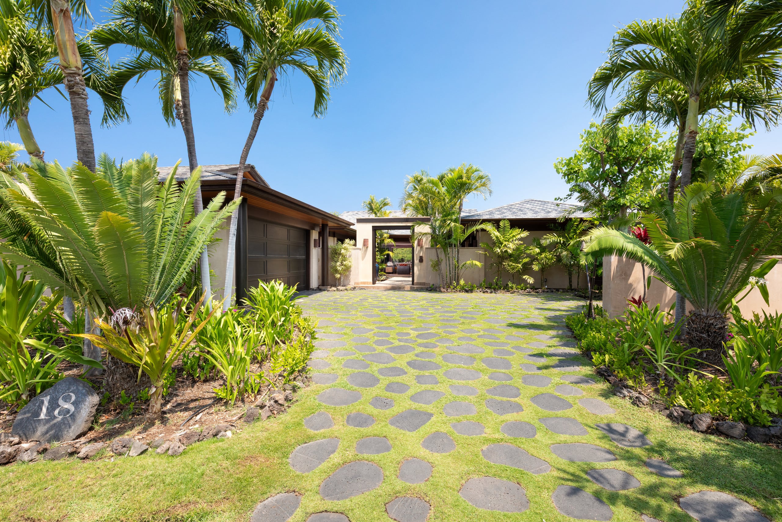Home in Waimea · ★5.0 · 4 bedrooms · 8 beds · 3.5 baths - Image 64