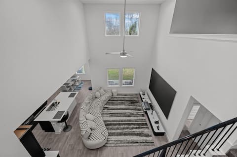 Luxury Modern & Spacious Retreat