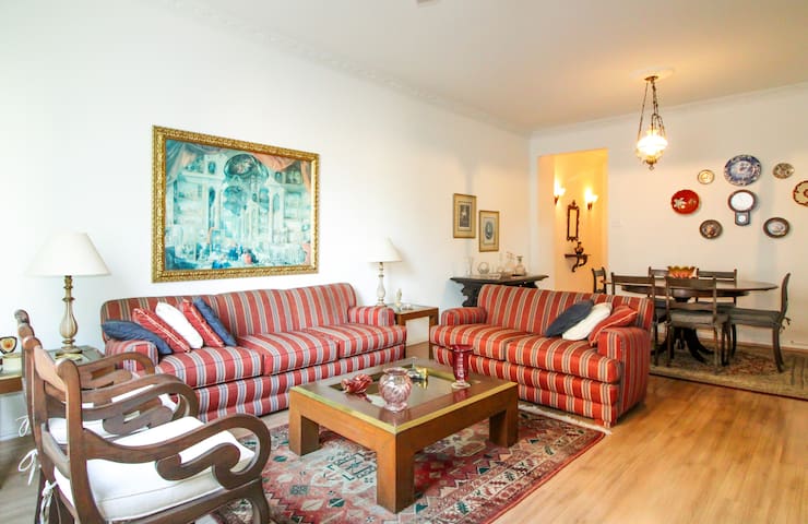 Amplo Apto no Coração de Copacabana