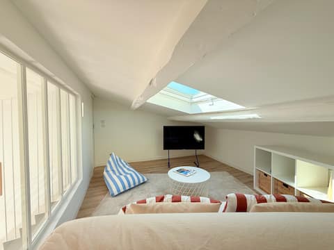 Top performing Airbnb: Designer Beach House (AC, Calanques & Beachfront) in Marseille