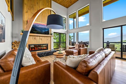 Popular Airbnb listing: Updated Chalet~Breathtaking Views of Mt. Le Conte! in Gatlinburg