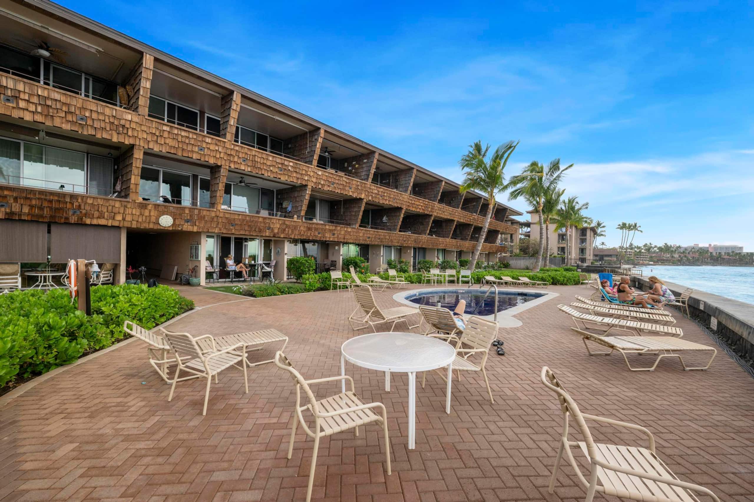 Oceanfront Maui Condo-Walk to Beach, Shops, Cafés - Image 39
