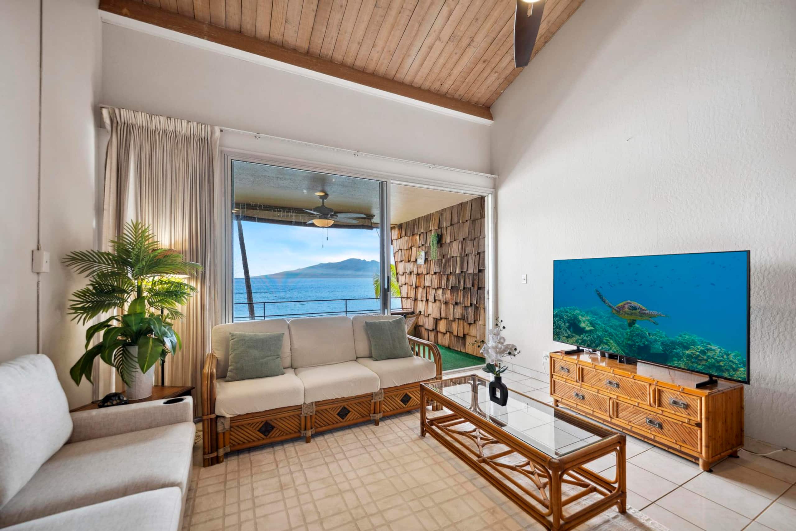 Oceanfront Maui Condo-Walk to Beach, Shops, Cafés - Image 5