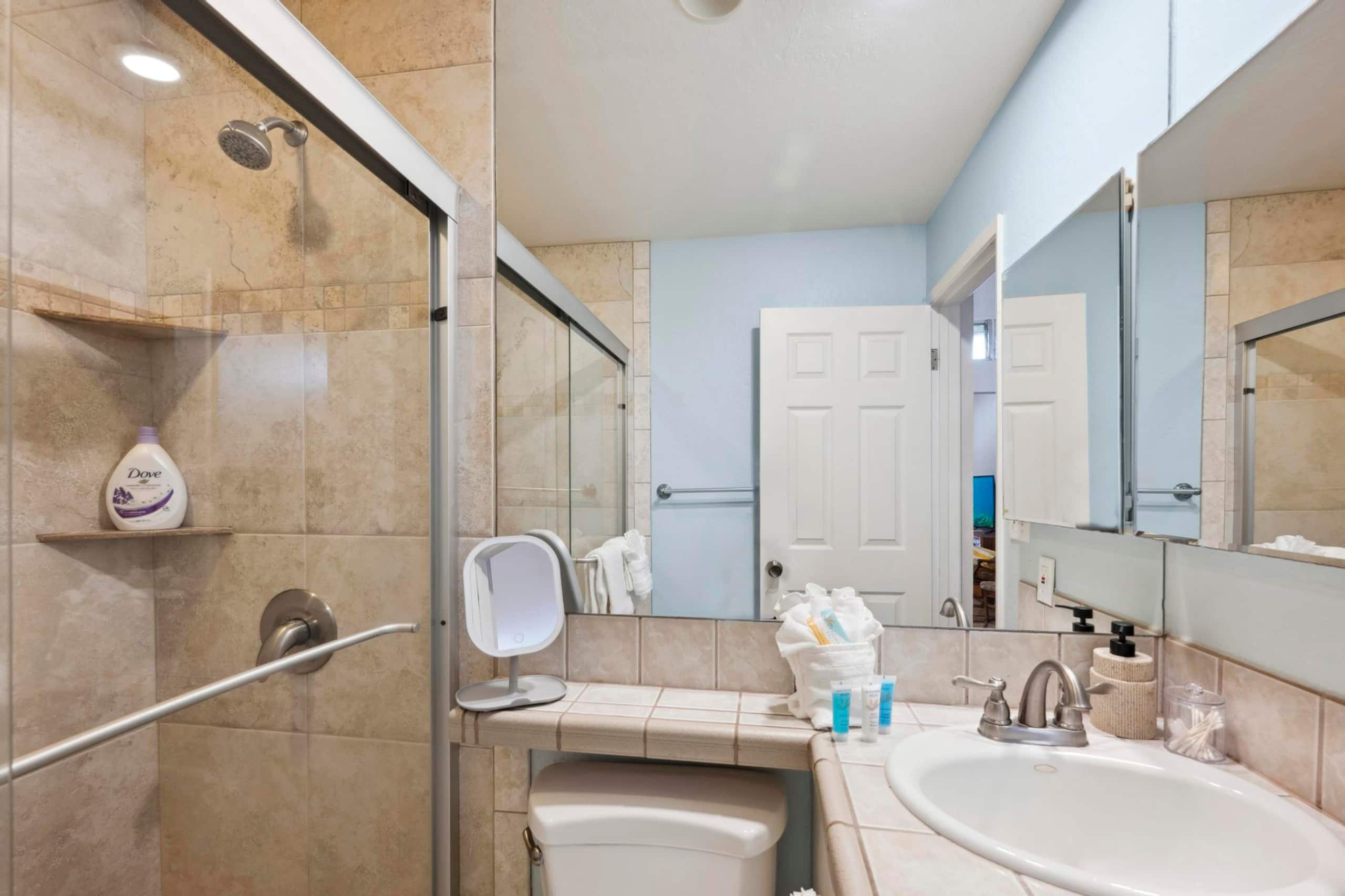 Oceanfront Maui Condo-Walk to Beach, Shops, Cafés - Image 31