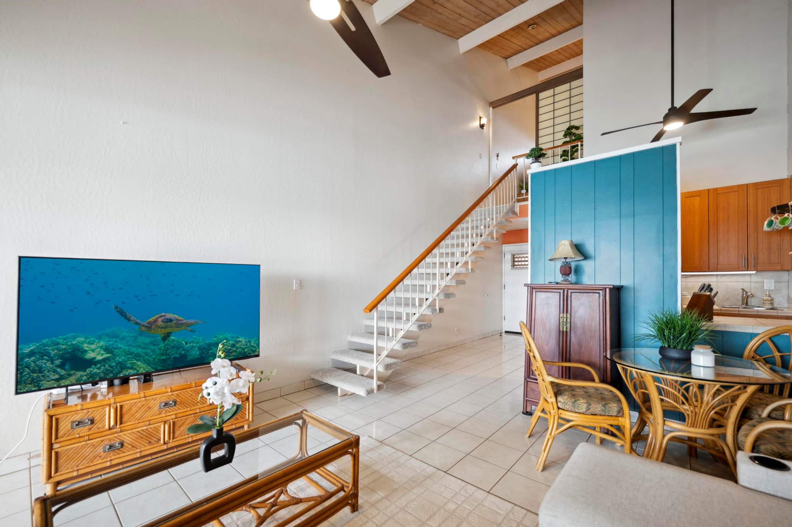 Oceanfront Maui Condo-Walk to Beach, Shops, Cafés - Image 3