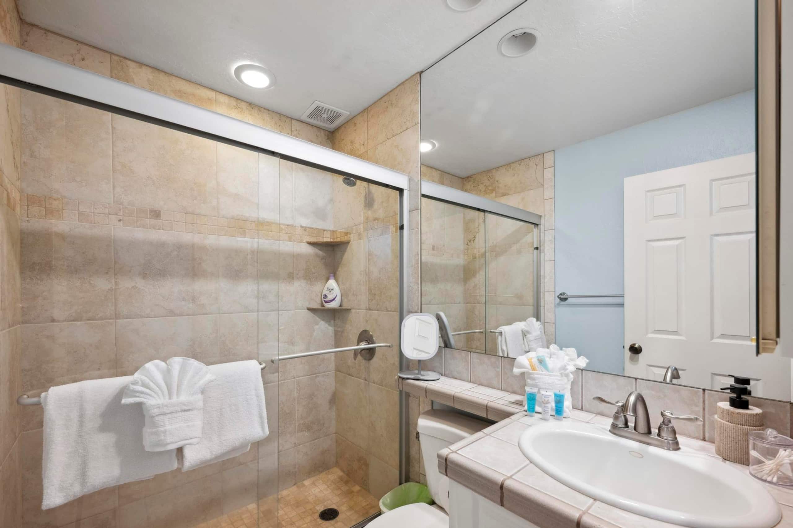 Oceanfront Maui Condo-Walk to Beach, Shops, Cafés - Image 30