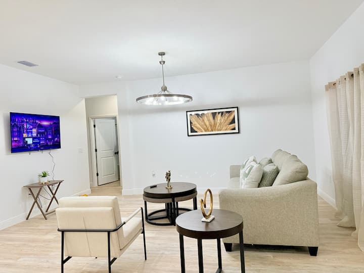 Spacious 4br/2ba Retreat In Port Charlotte - Port Charlotte, FL