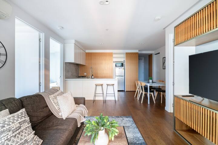 Near QV Market, Melb Central | Parking, Pool, Gym gallery image 2