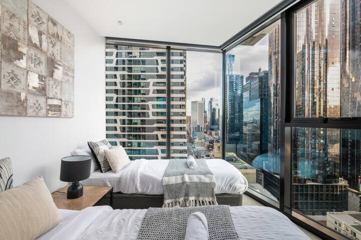 Near QV Market, Melb Central | Parking, Pool, Gym gallery image 3