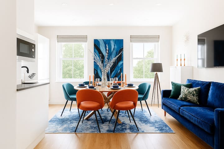 SuperCentral Cheerful Fam+ Friends Theatre Getaway