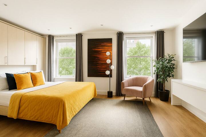 SuperCentral Cheerful Fam+ Friends Theatre Getaway gallery image 3