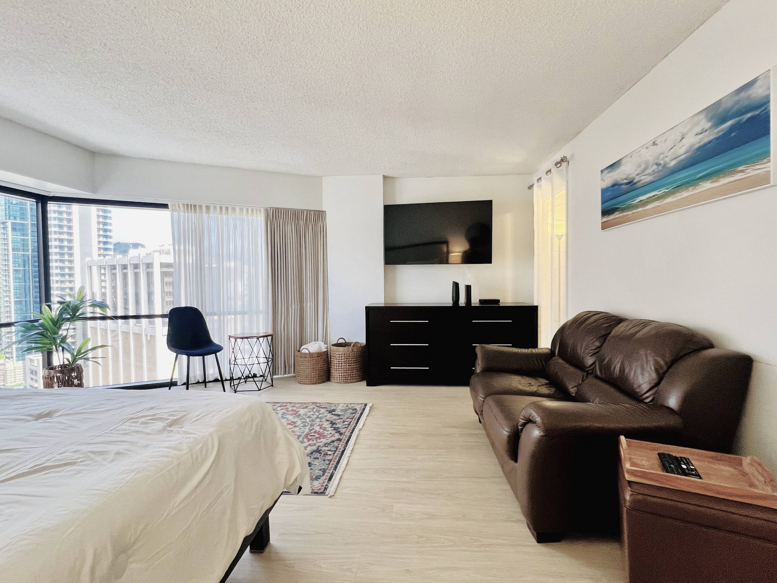 Urban Oasis: Chic & Cozy Stay at Town - Image 20