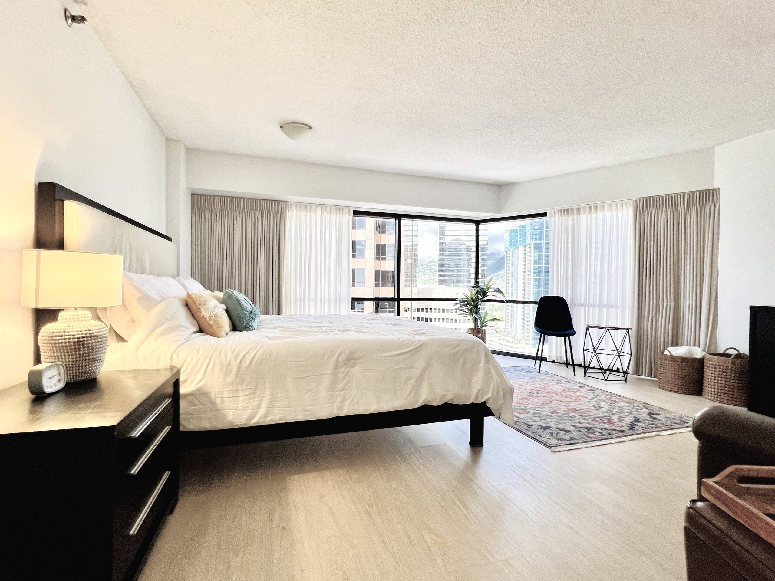 Urban Oasis: Chic & Cozy Stay at Town - Image 13