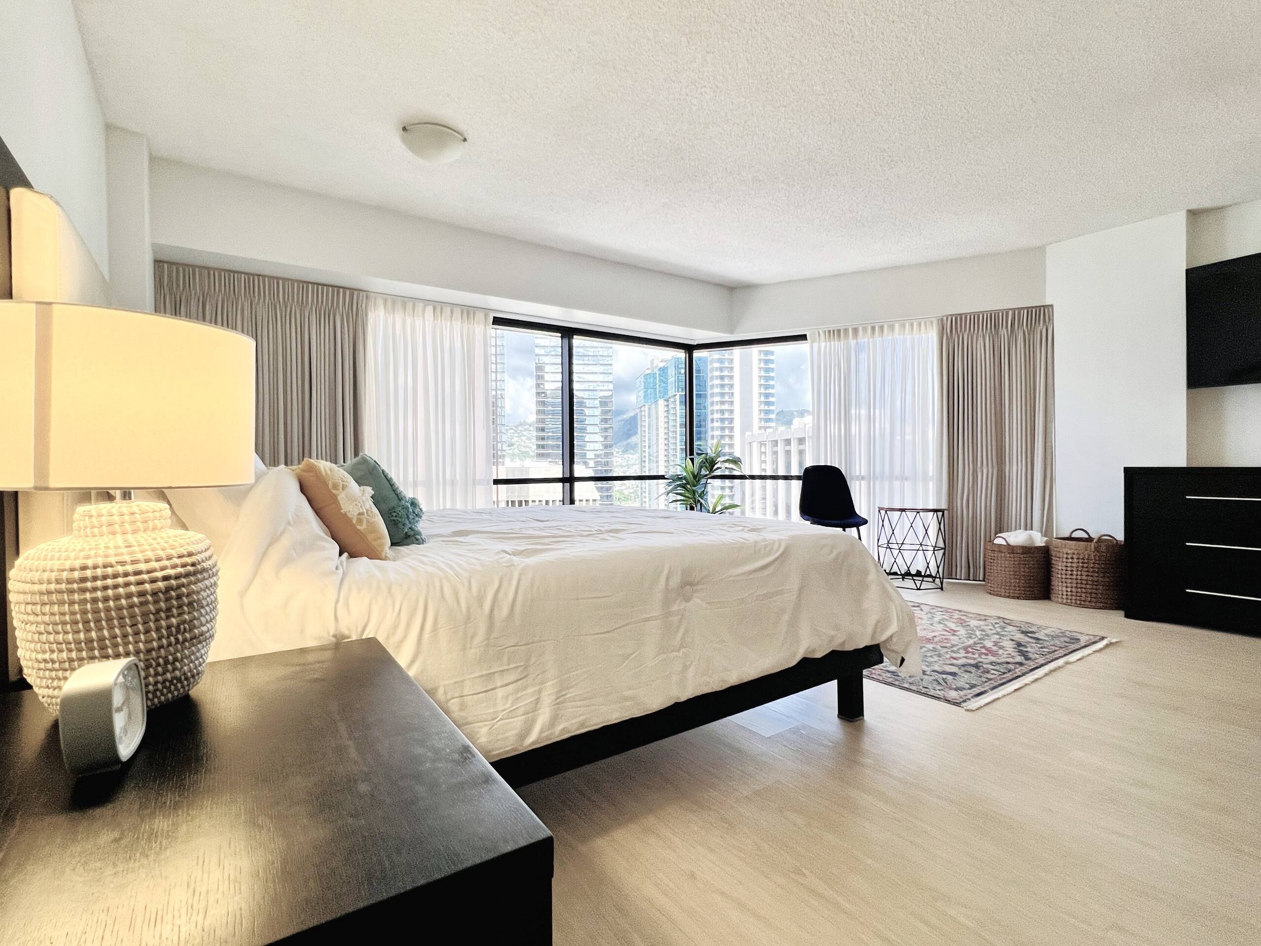 Urban Oasis: Chic & Cozy Stay at Town - Image 15