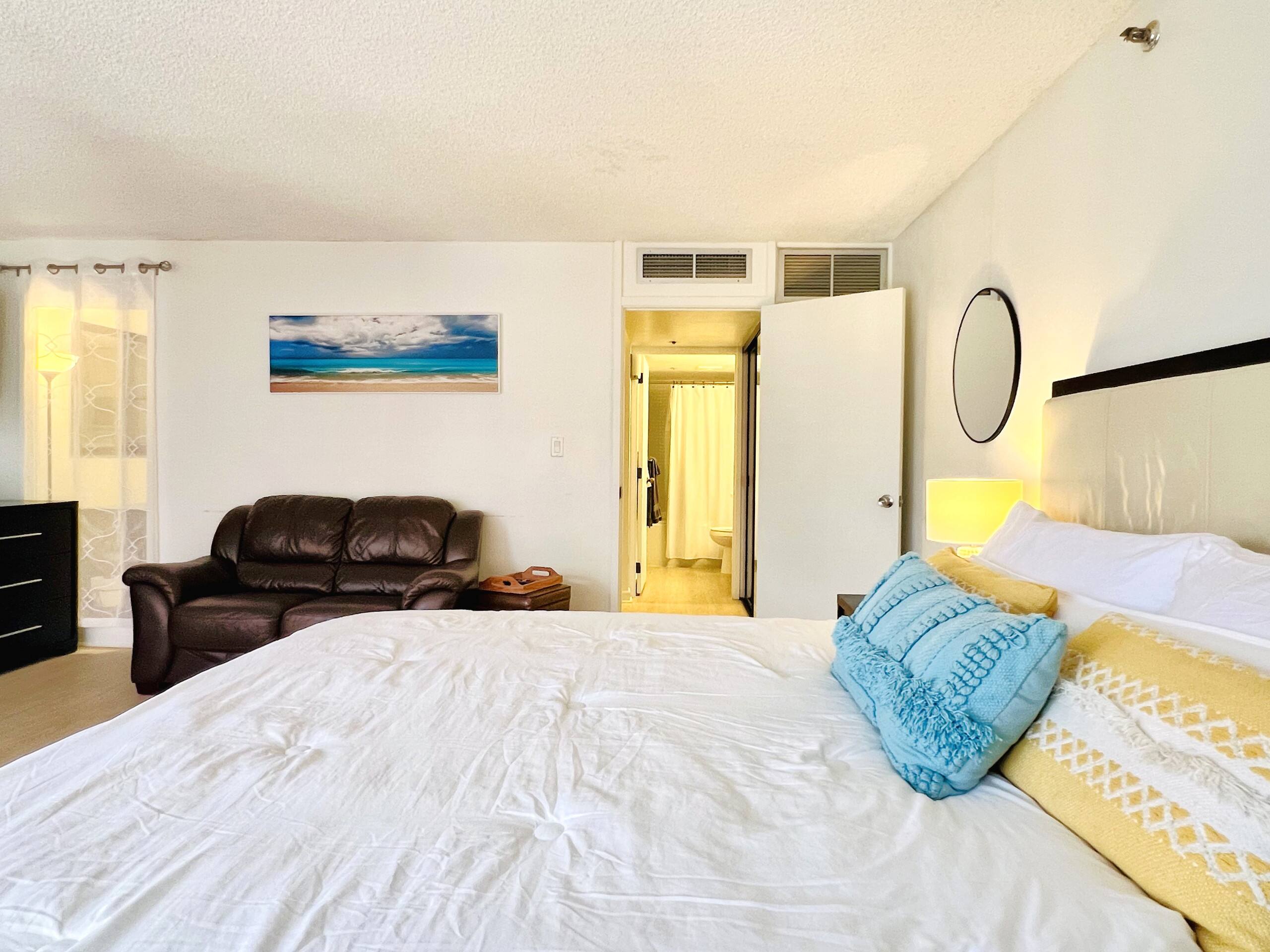 Urban Oasis: Chic & Cozy Stay at Town - Image 19