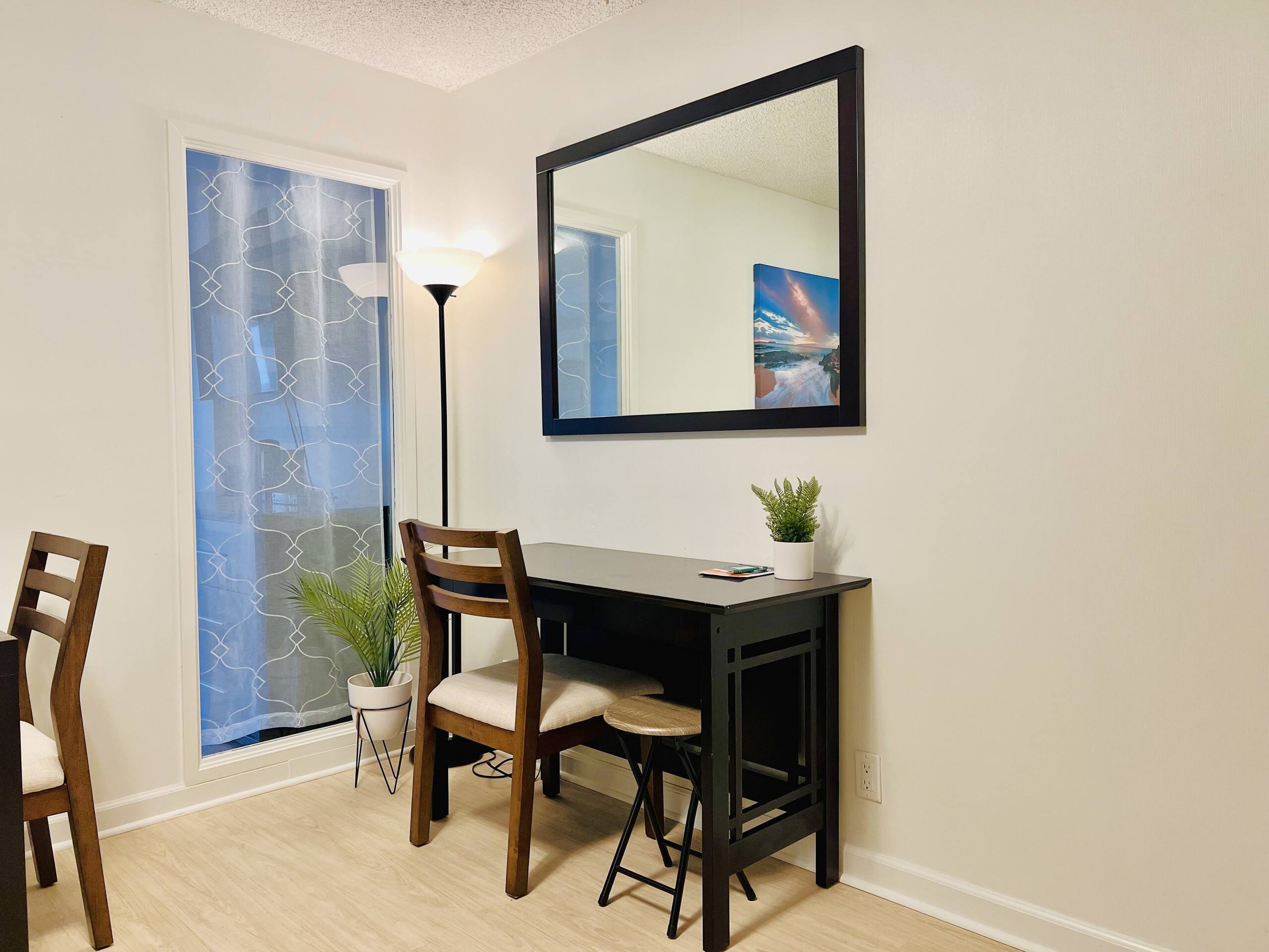 Urban Oasis: Chic & Cozy Stay at Town - Image 6