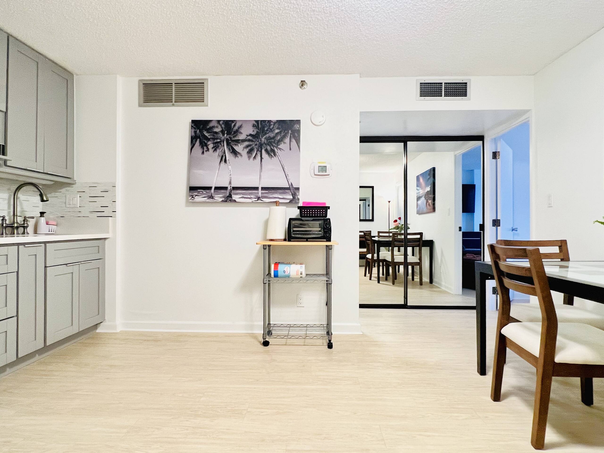 Urban Oasis: Chic & Cozy Stay at Town - Image 8