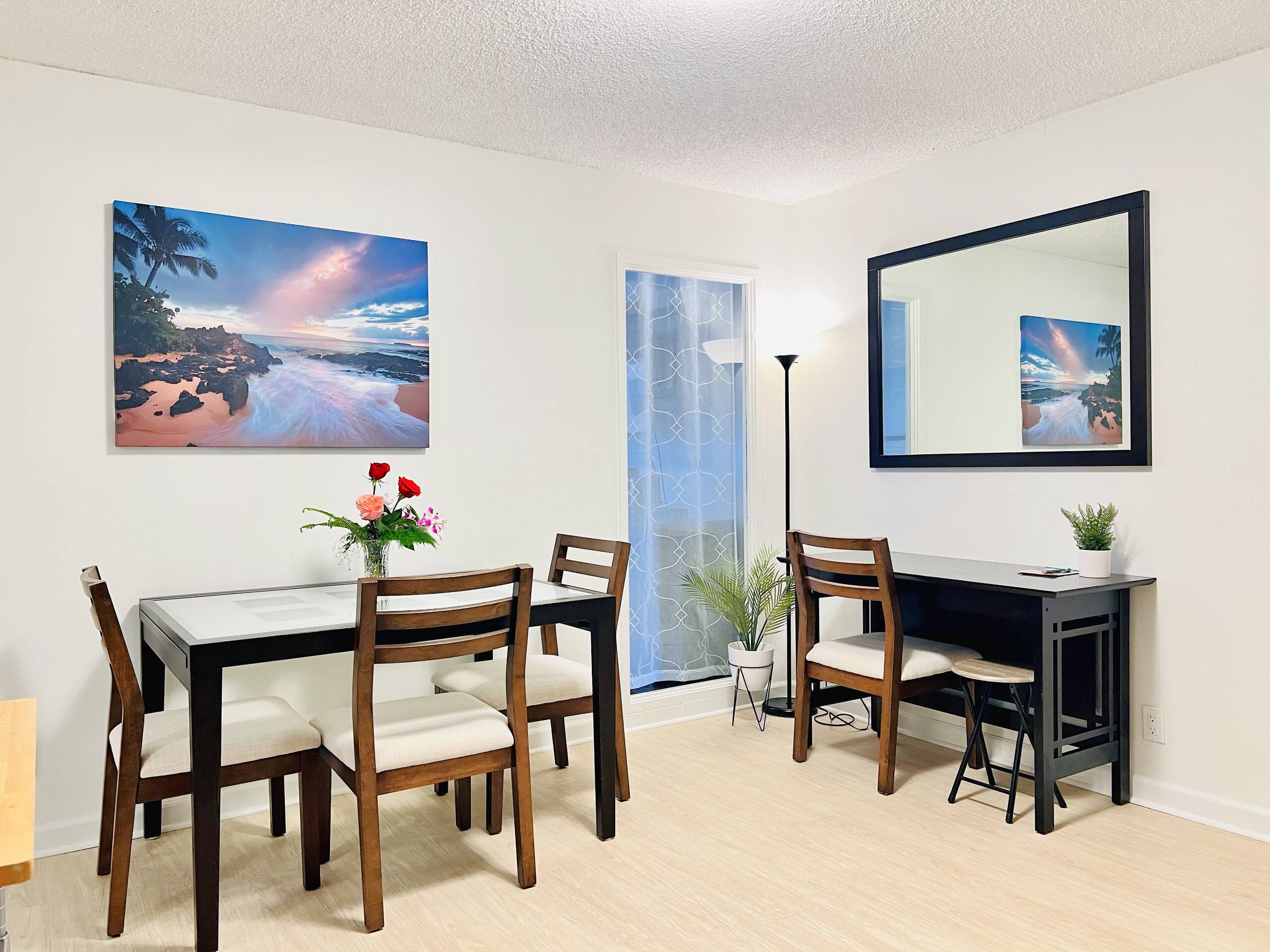 Urban Oasis: Chic & Cozy Stay at Town - Image 9