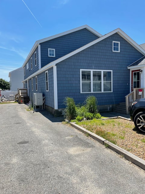 Seabrook Beach4bd/2Bth + porch - 2min walk to Bch.