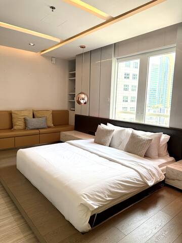 Luxury Penthouse Heart of BKK ASOKE gallery image 2