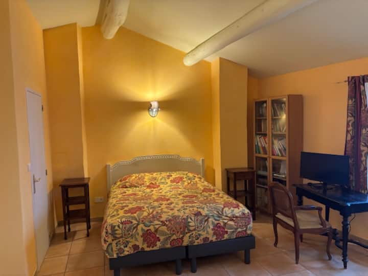 "Anmutig"
1. Stock: 2 zusammenstellbare Betten 80 x 190. 