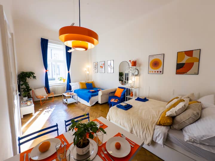 Funkhaus Artist-designed Flat - Prag