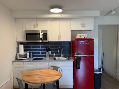 Top Airbnb: [12] ATX Studio: 1 Queen, Courtyard View in St. Johns