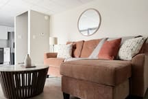 RiverStone Retreat - Newburgh IN Stylish Apartments