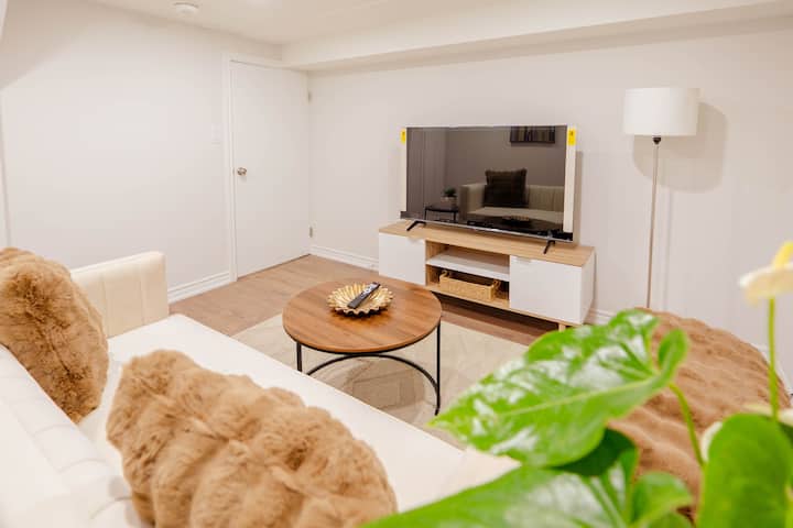 Stylish 1br Near Golf & The Falls – Onsite Parking - Niagara Falls