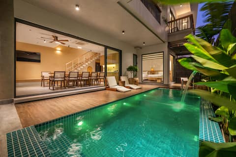 Mango Villa 6 Bedrooms - Walk to the beach.