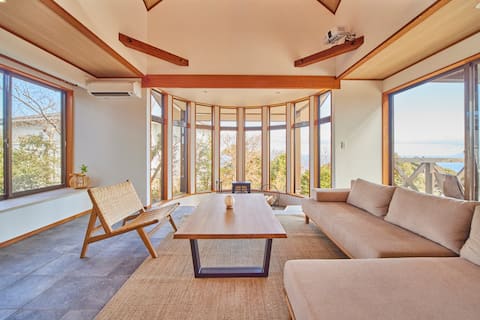 Izu Atagawa * Private Villa with Sea View Hot Spring Sauna * Near Station & Wood Deck & BBQ