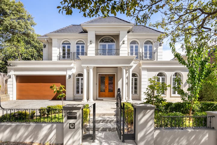 Luxurious French Provincial Home in Mt Waverley