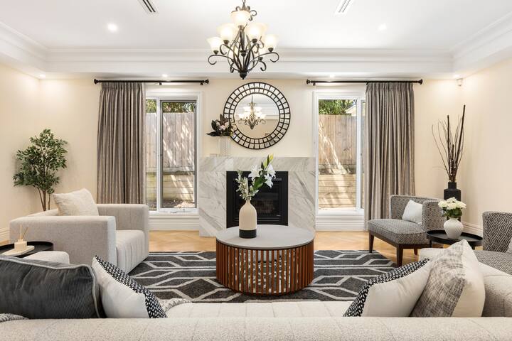 Luxurious French Provincial Home in Mt Waverley gallery image 2
