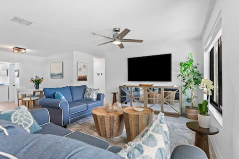 Successful Airbnb property: Family Friendly- Heated Pool - Near Beach + Dining in Boynton Beach
