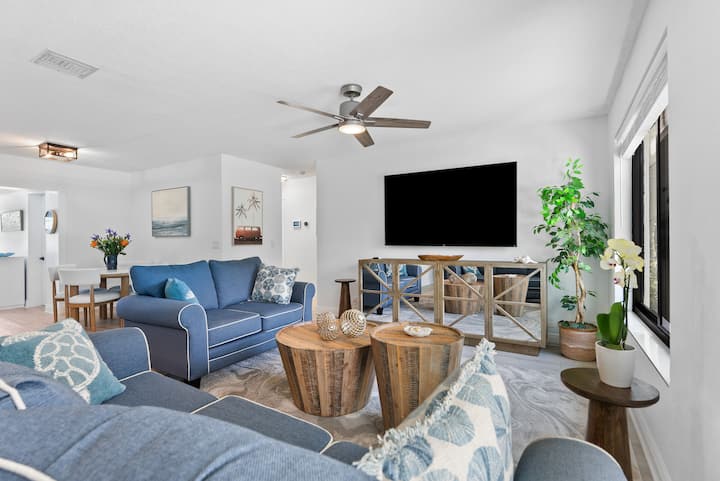 Family Friendly- Heated Pool - Near Beach + Dining - Delray Beach, FL