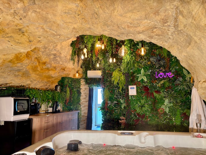 La Grotte Fleurie - Classé 5 ÉToiles - Mussidan - Dordogne