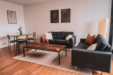 Popular Airbnb listing: Modern 1BR Perth City Apt w/ Gym, Pool & Balcony in Perth
