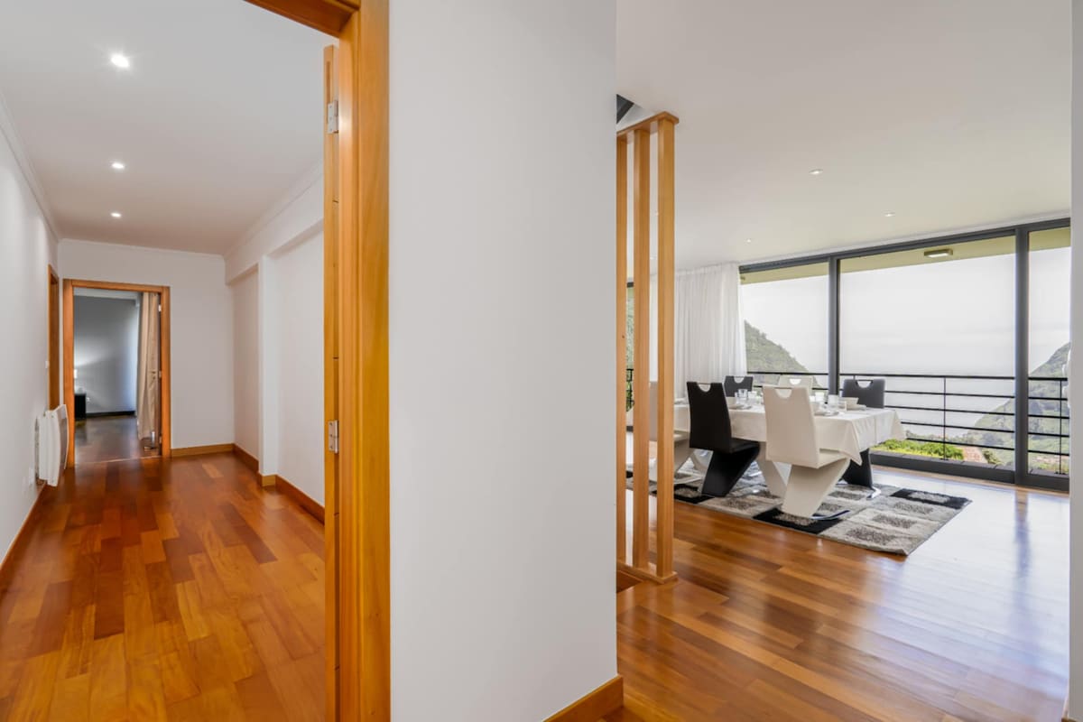 Airbnb em destaque: Villa Vista Do Vale em São Vicente