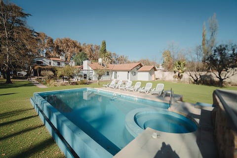 Haura Chacras - Beautiful Mansion - 9 Rooms - 44 People