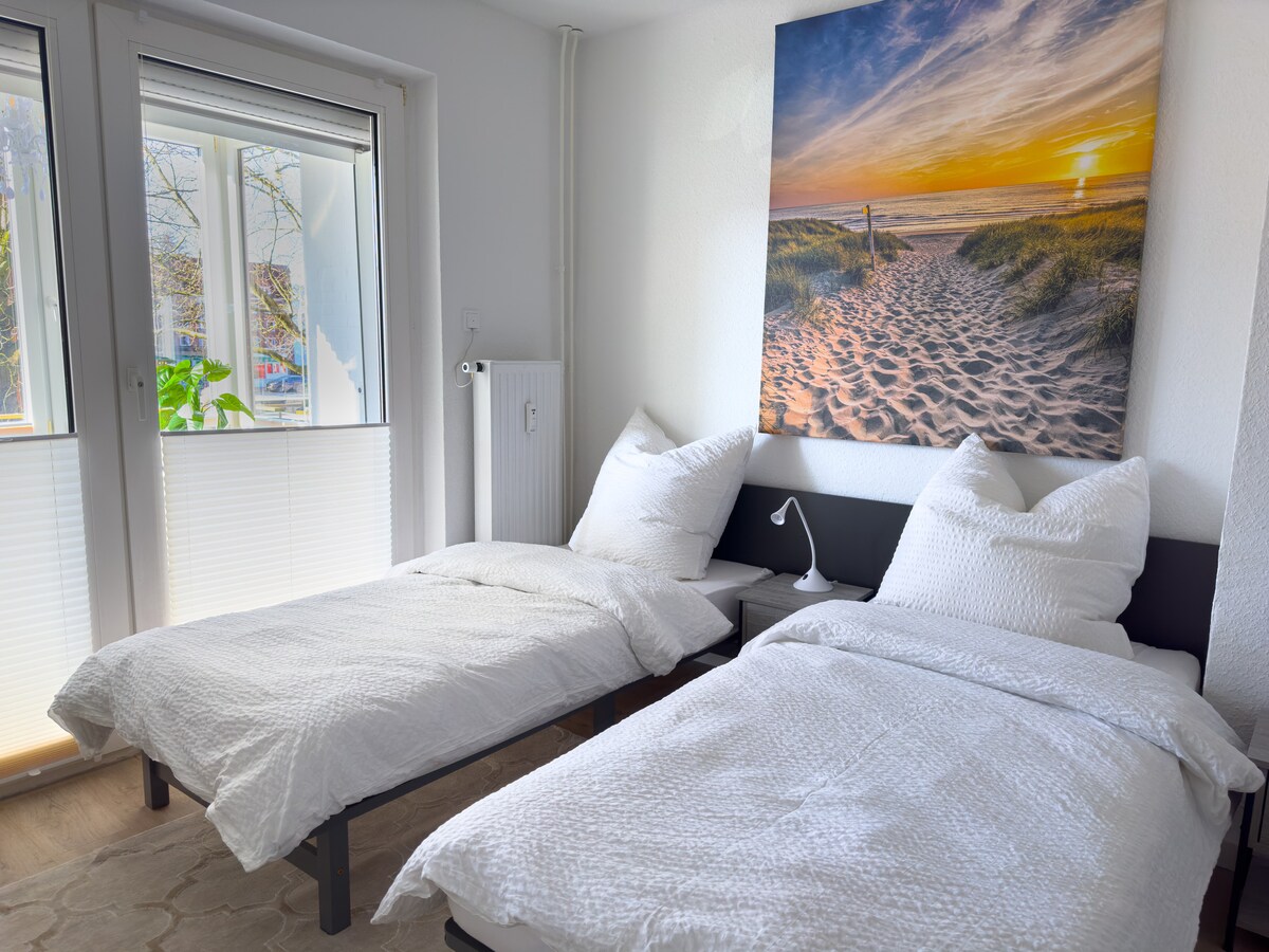 Спалня 2 (вариант с 2 единични легла)