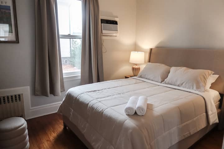 Comfortable 2br Near Nyc | Walk To Train - Bloomfield, NJ
