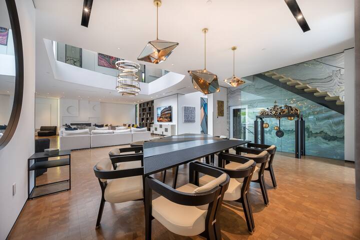 Ultra Luxurious Villa in the Beverly Hills Flats gallery image 4