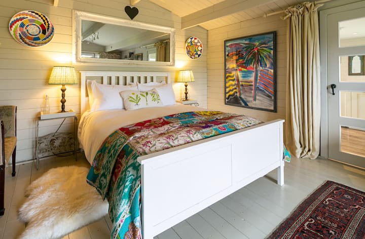 Romantic Swedish Cabin In Magical Setting - Shere