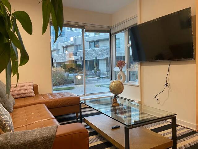 Lovely 3 bdrms with AC and free EV parking