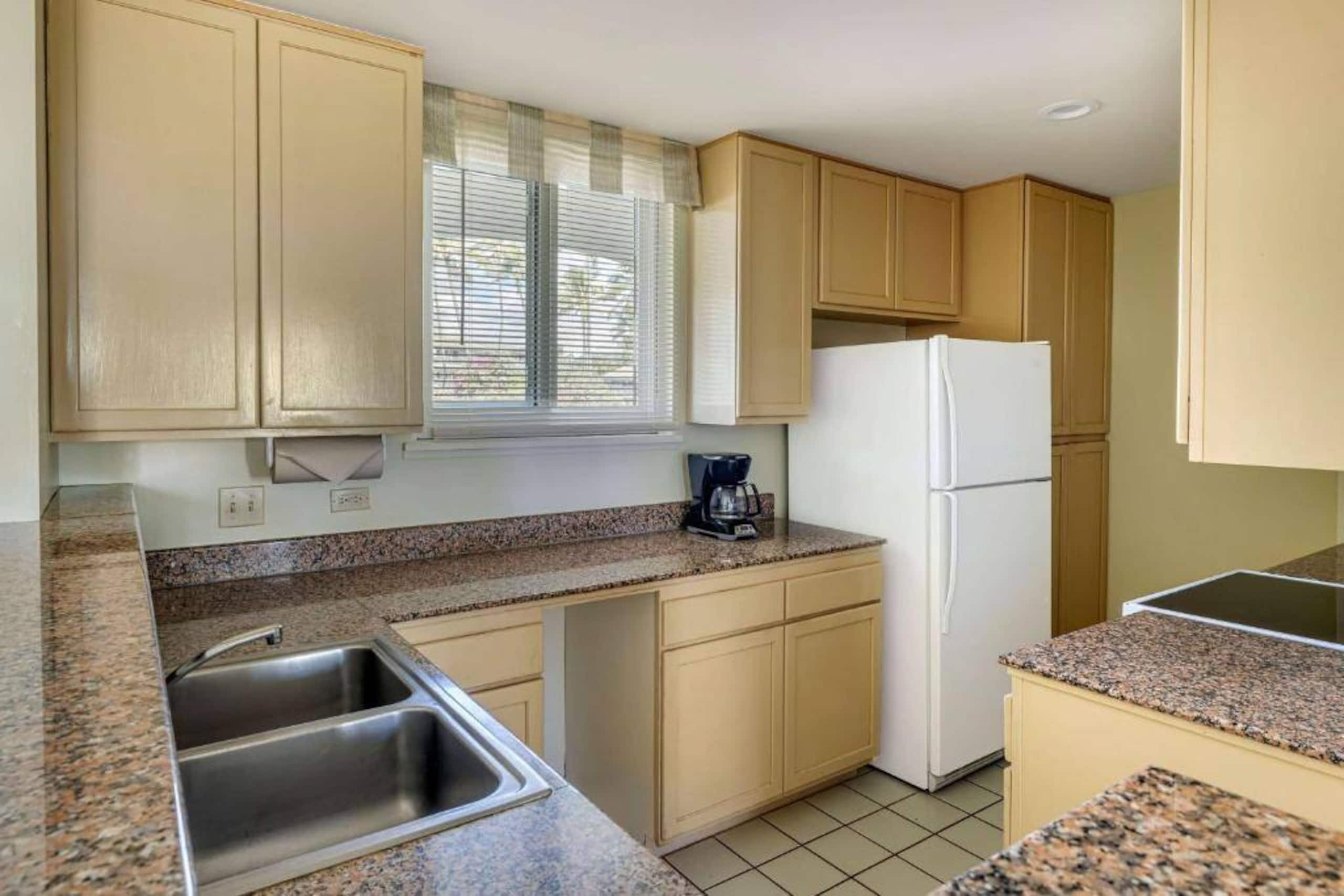Peaceful Ocean View Stay with Kitchen & Patio - Image 3