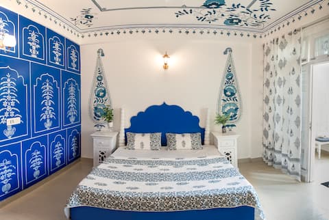 Shyam Rang Palace - next to Iskcon & prem mandir